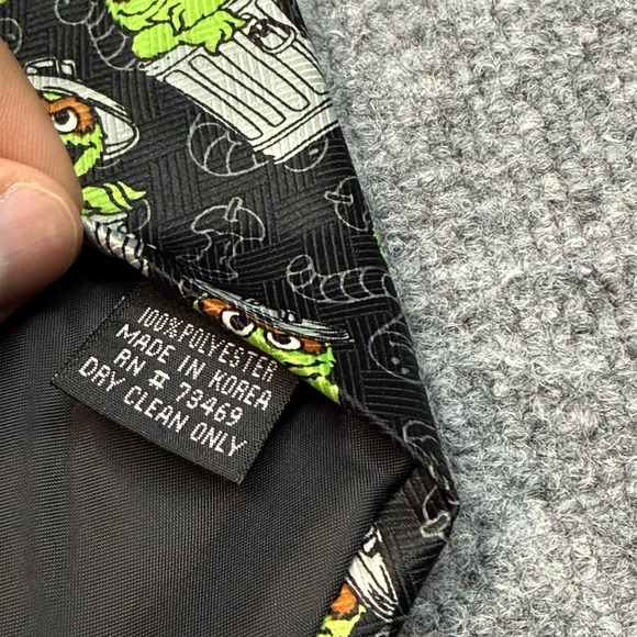 Sesame Street Oscar the Grouch Mens Neck Tie Black Green Polyester Fun - Picture 4 of 7